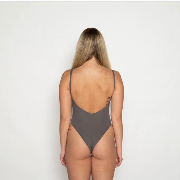 DeNude 1 pc HYOGO suit - size XS - Picture 5 of 5